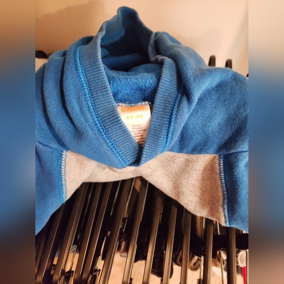 Kid's 2T Gymboree Soccer Ball Hoodie Sweatshirt Gray Blue Graphic Pullover
FIFA - Picture 4 of 16